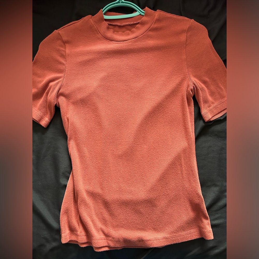 xs red mock neck top
